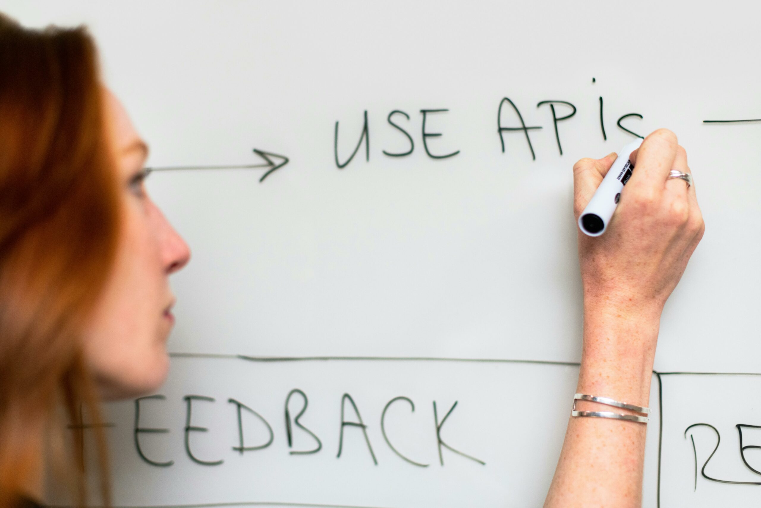 Frau, Die Auf Whiteboard Schreibt